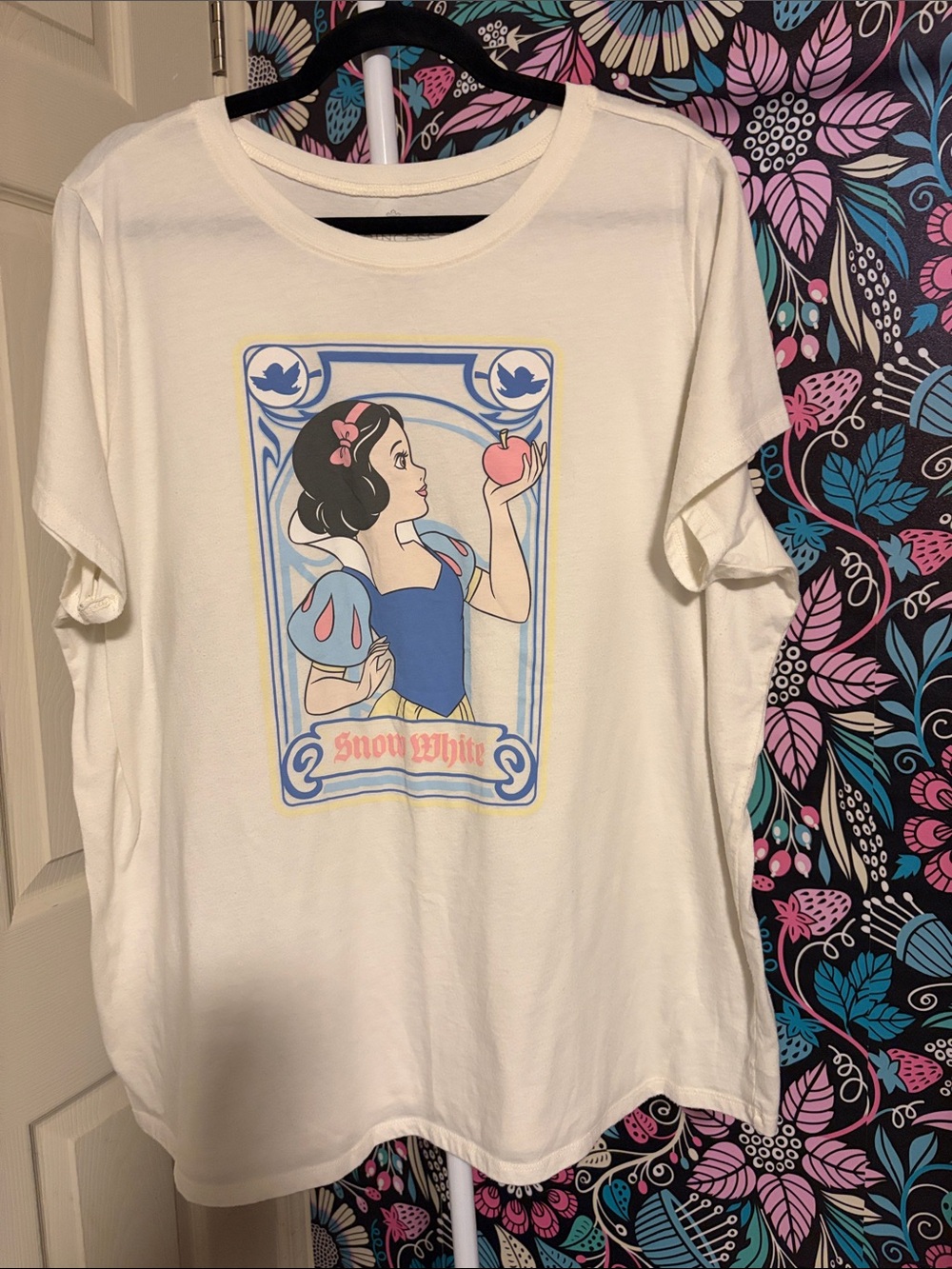 White Snow White Graphic Short Sleeve Tee